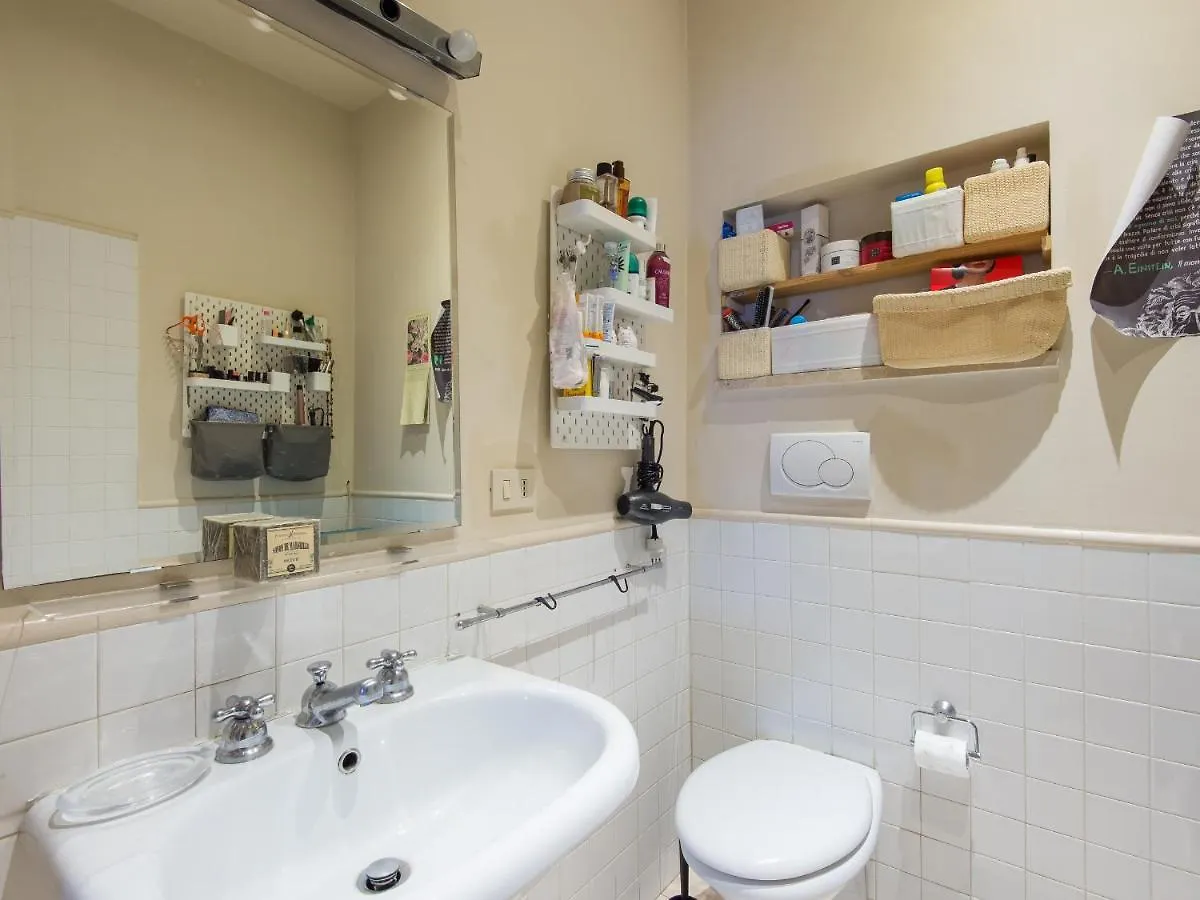 Coronari Enchanting Two Bedroom Rome Apartment