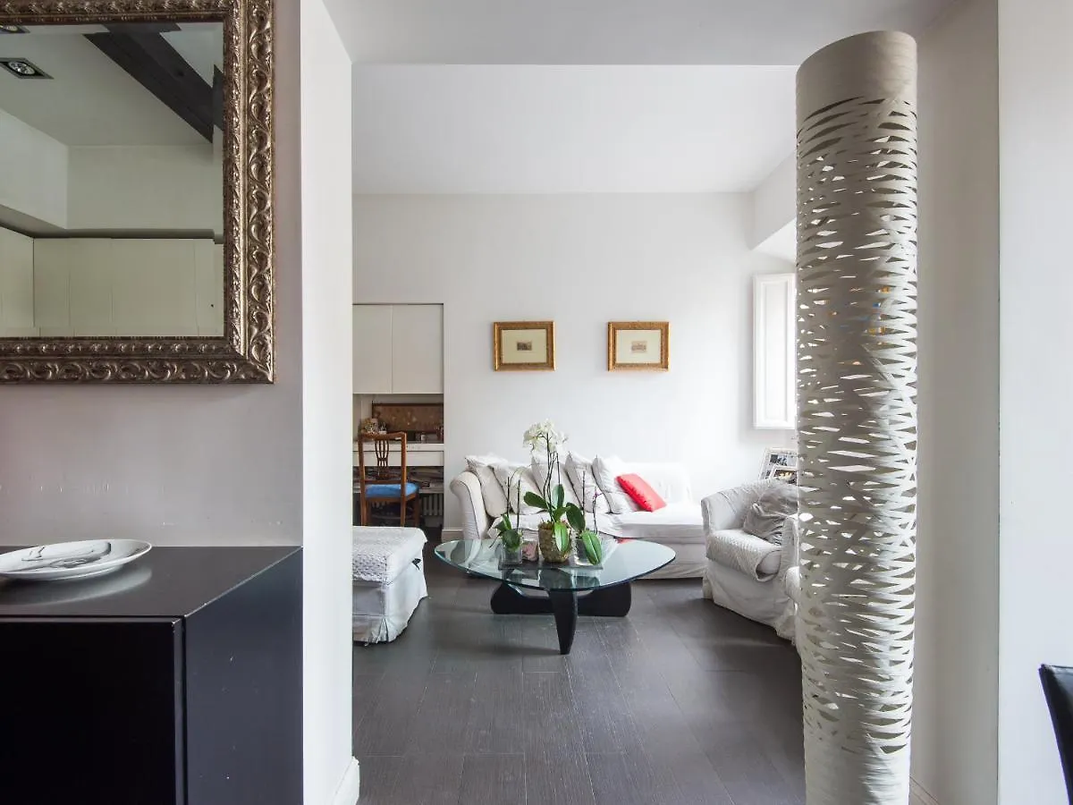 Coronari Enchanting Two Bedroom Rome Apartment